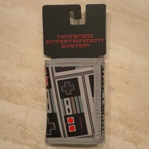 Nintendo NES Wallet Entertainment System Trifold 2017 Controller Bioworld